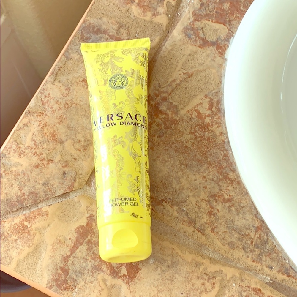 Perfumes shower gel